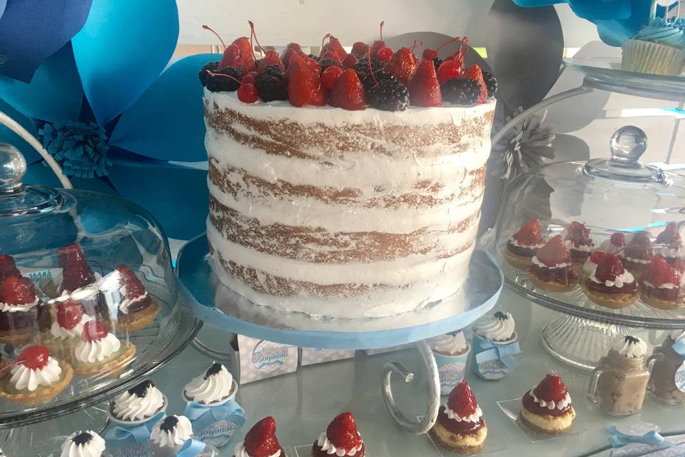 Naked cake de frutos rojos