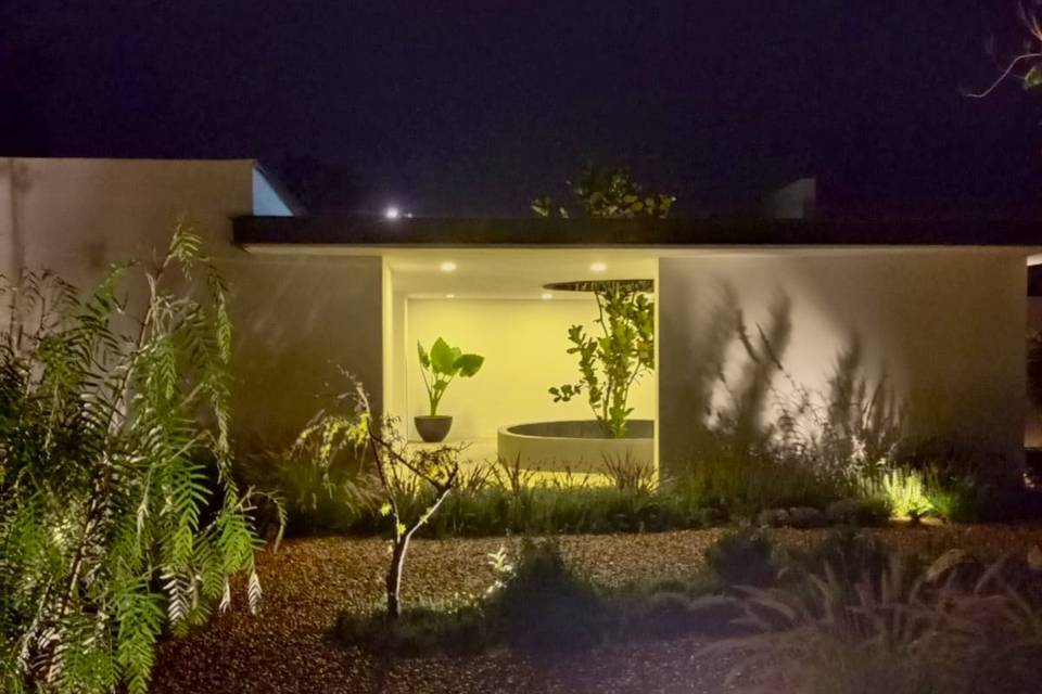 Jardín de noche