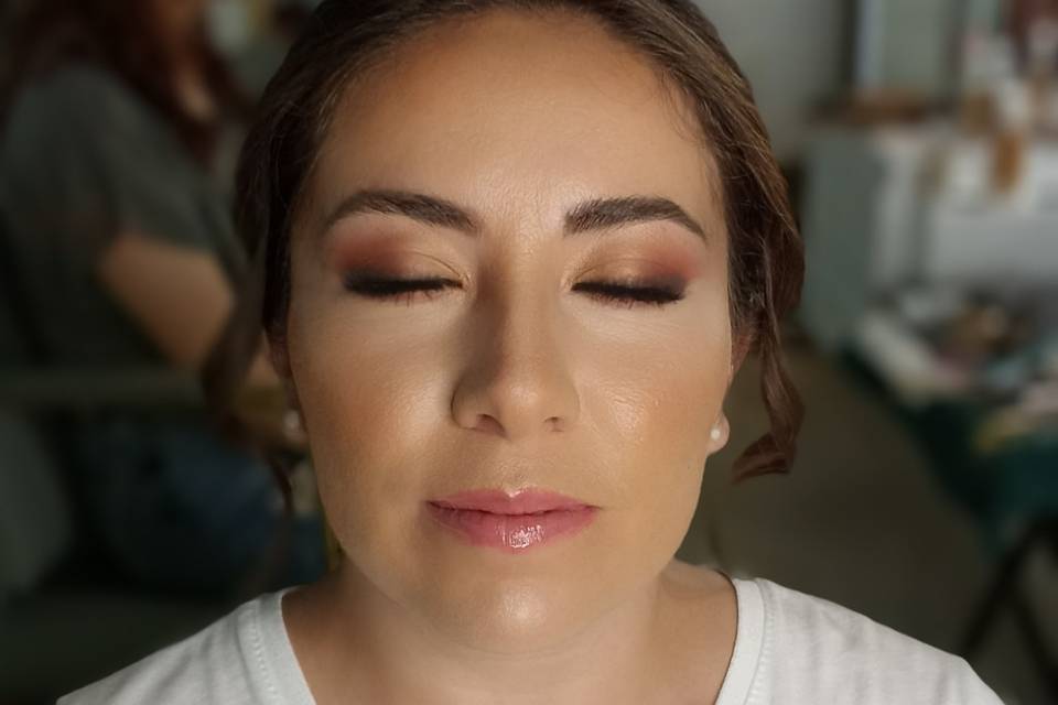 Arely Navarrete Makeup