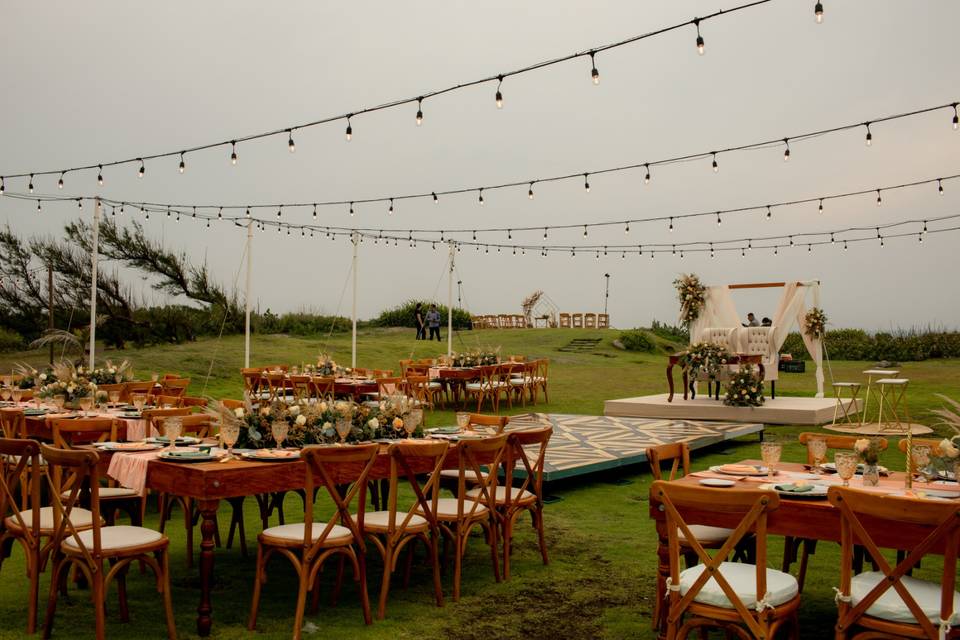 Jardín con vista al mar