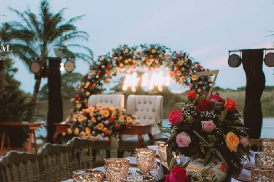 Boda a orilla de río