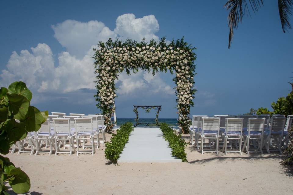 Boda Akumal Bay