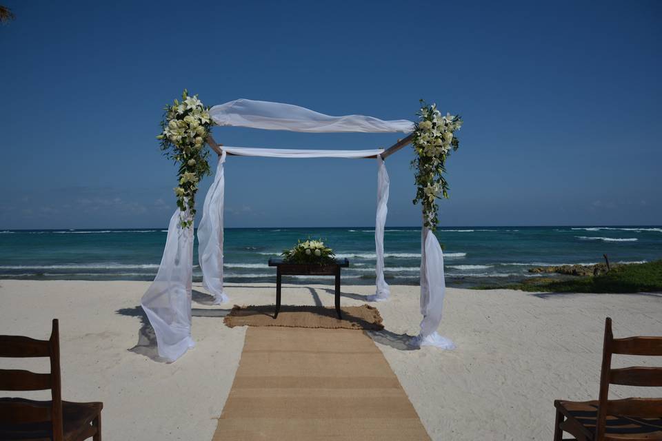 Boda Akumal Bay