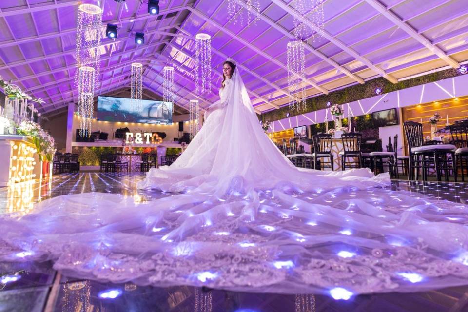 Vestido y mantilla