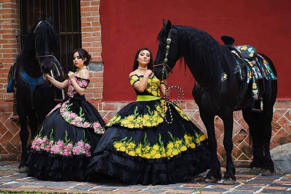 Hermosos vestidos típicos mexicanos