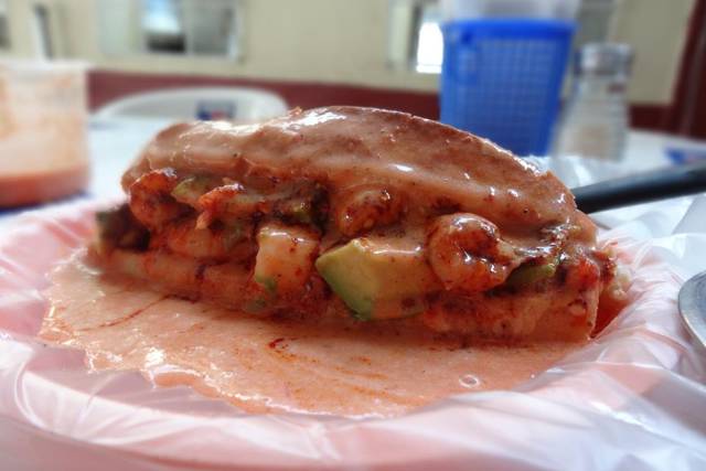 Torta ahogada de camarón