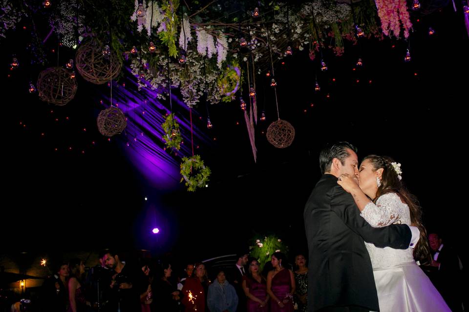 Vals de novios con bengalas