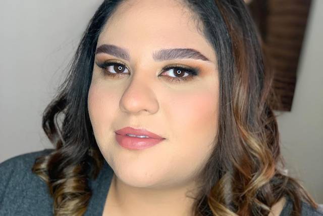 Maquillaje terminado mate con labios nude