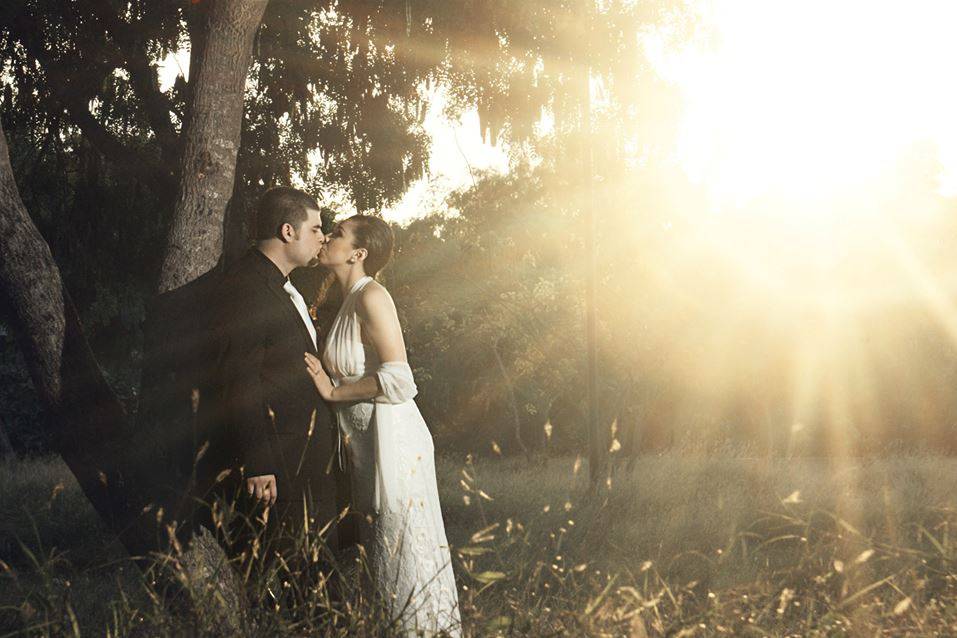 Novios posando