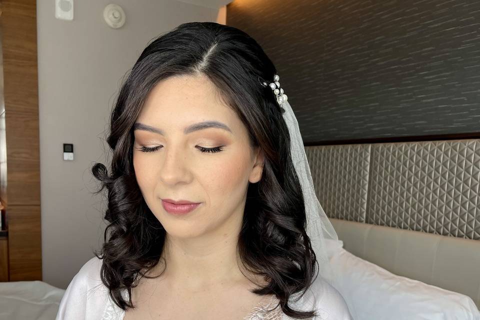 Maquillaje y peinado