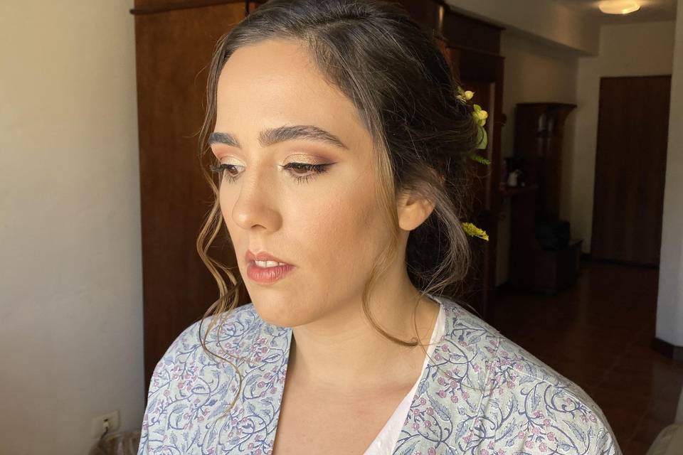 Maquillaje y peinado