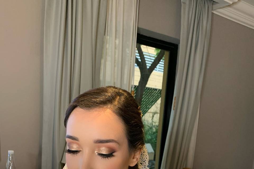 Maquillaje y peinado