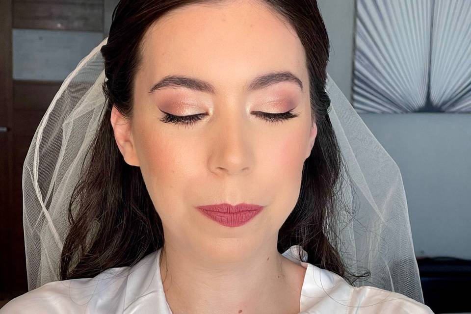 Maquillaje y peinado