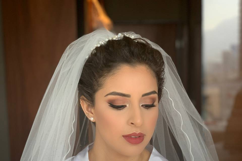 Maquillaje y peinado