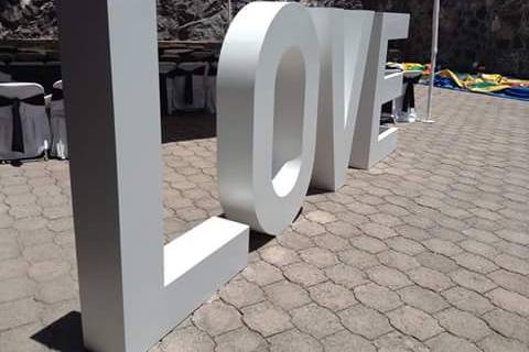 L-o-v-e