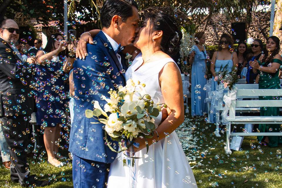 Beso de novios