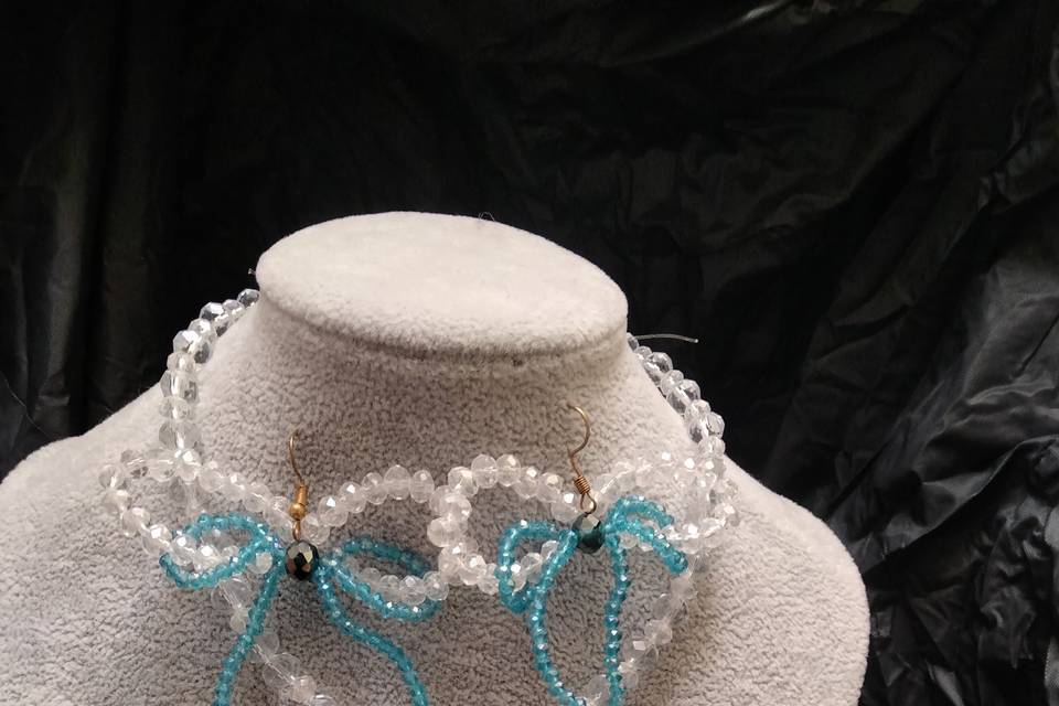 Collar azul con blanco
