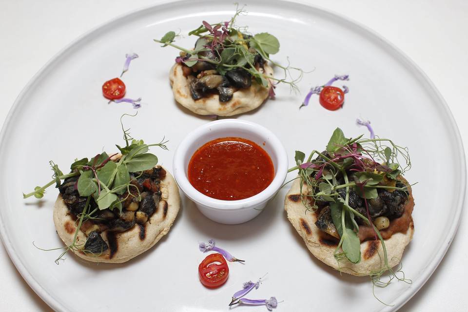 Sopes con huitlacoche