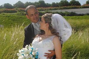 Los novios en el jardin