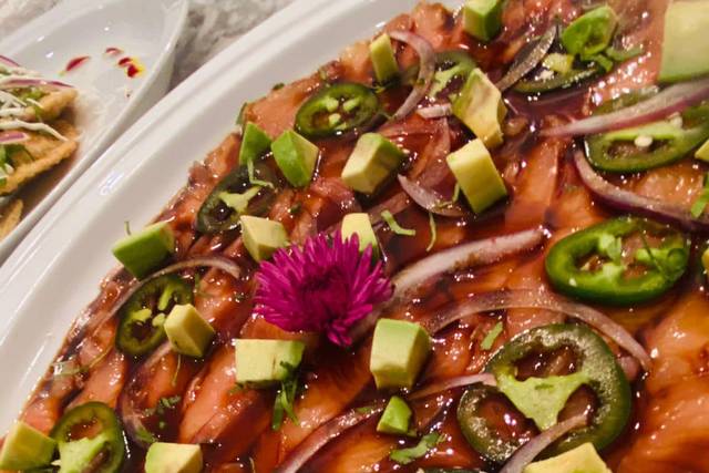Ensalada de aguacate, cebolla y chile
