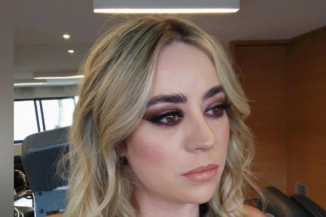 Maquillaje con smoke eyes