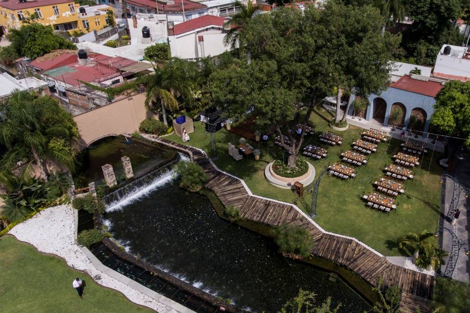 Mesas para evento en un jardín