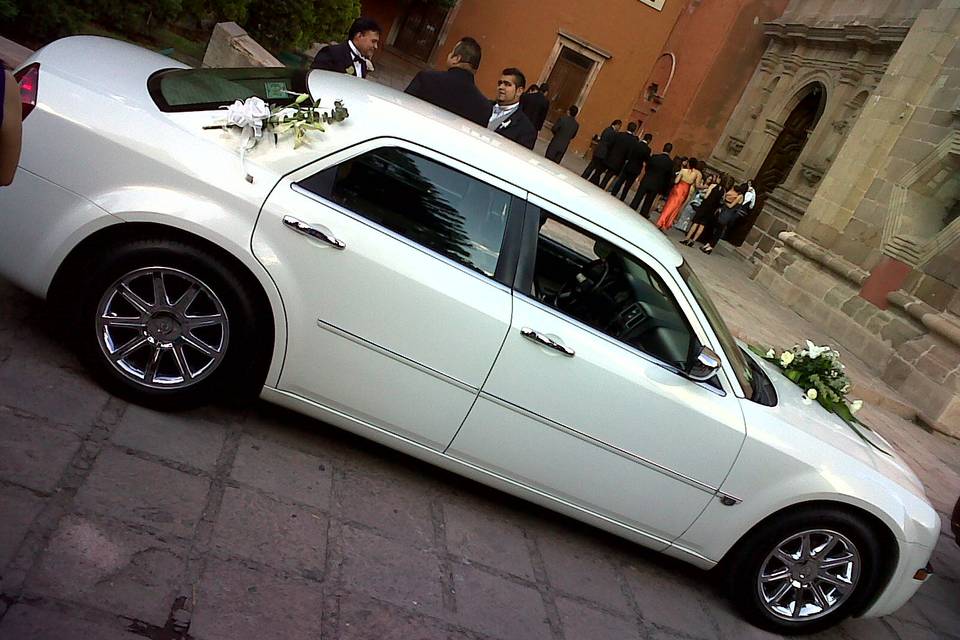 300C de Chrysler color blanco