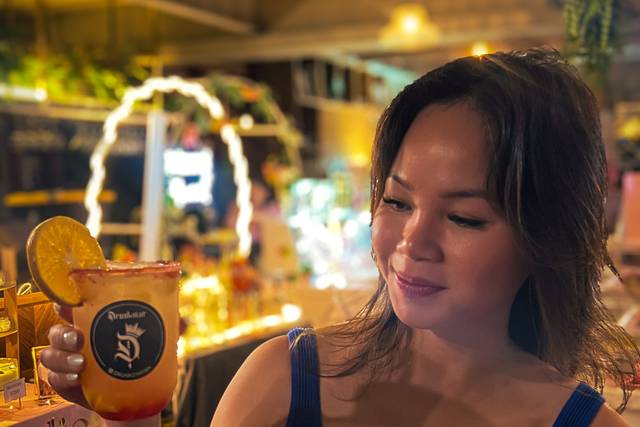 Fruta natural y fresca en la bebida