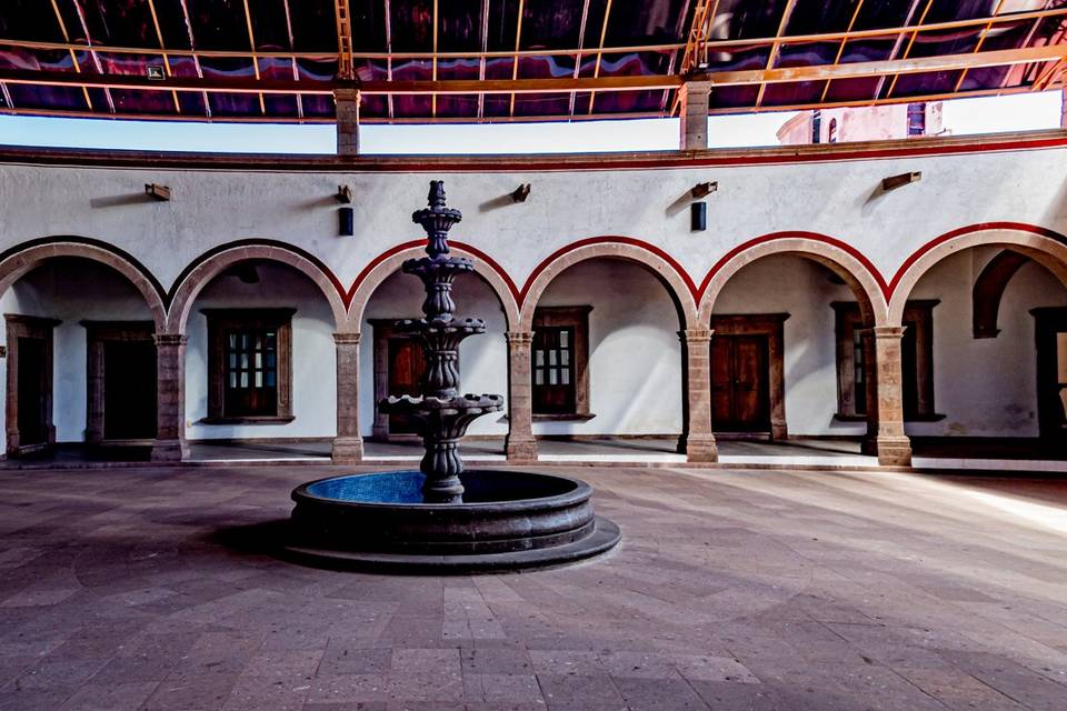 Fuente, patio principal