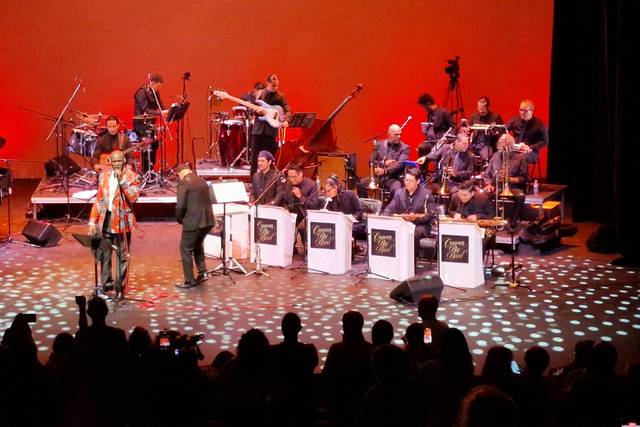 Banda en el escenario