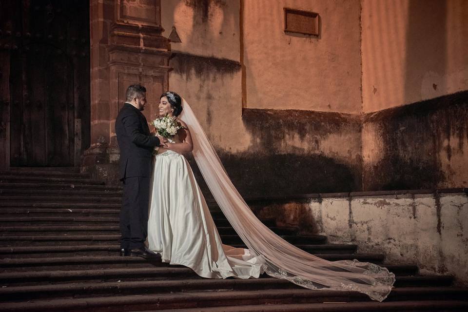 Pareja en las escaleras