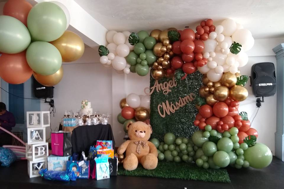 Salón decorado con globos