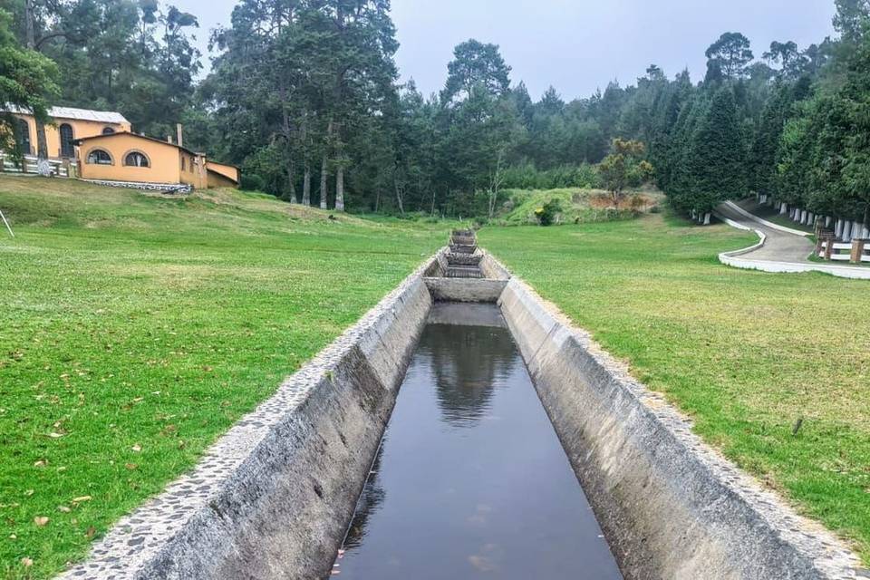 Recinto con jardín para eventos especiales