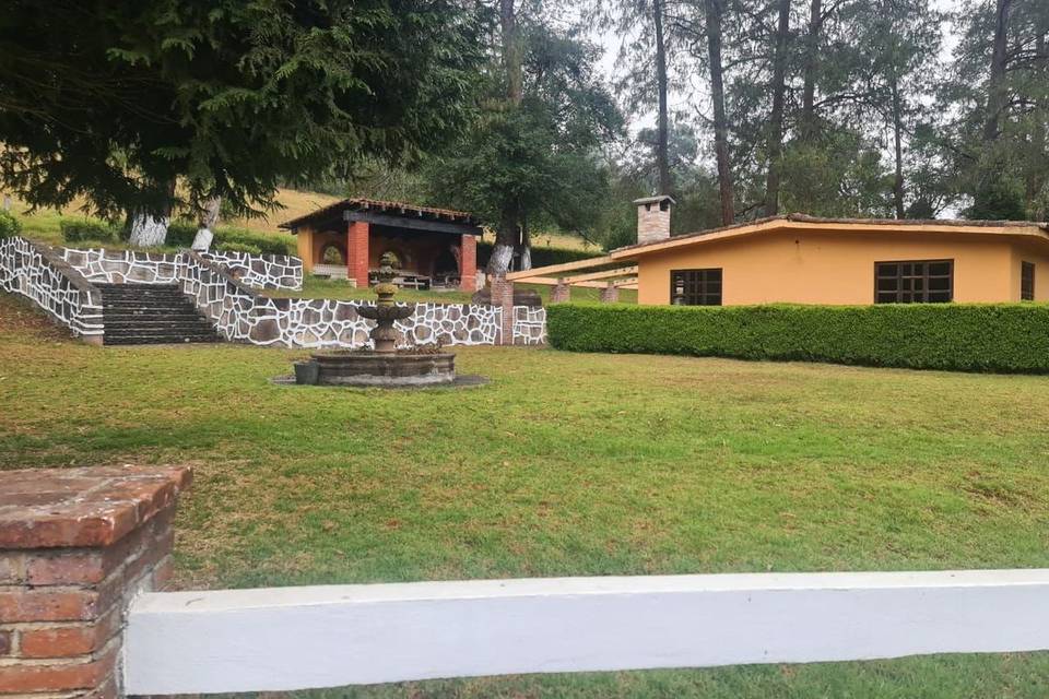 Recinto con jardín para eventos especiales