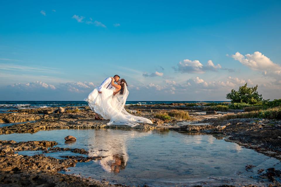 El beso de los novios