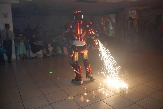 Performance con pirotecnia