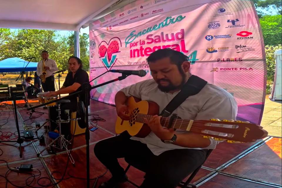 Tocando en el escenario