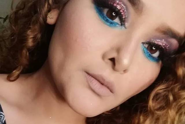 Maquillaje azul