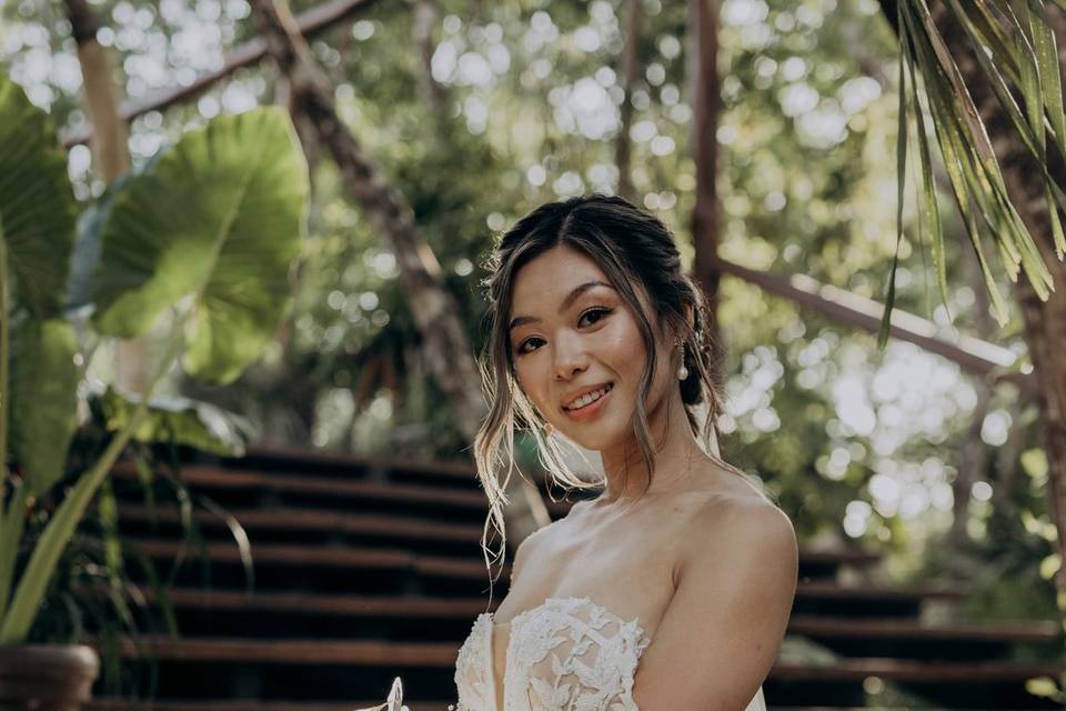 Tulum bride make up and hair