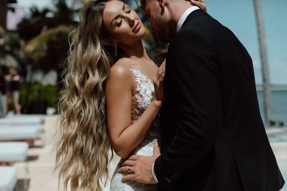 Tulum bride make up and hair