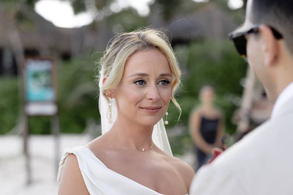 Tulum bride make up and hair