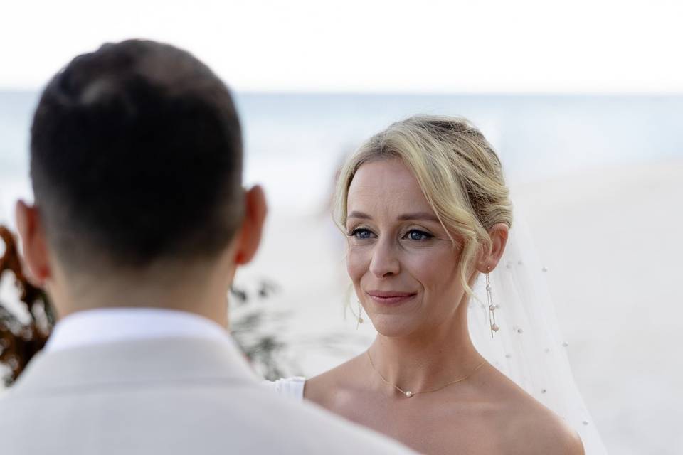 Tulum bride make up and hair