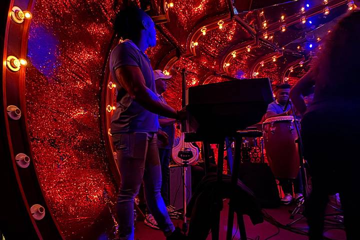 La noche se vuelve fiesta