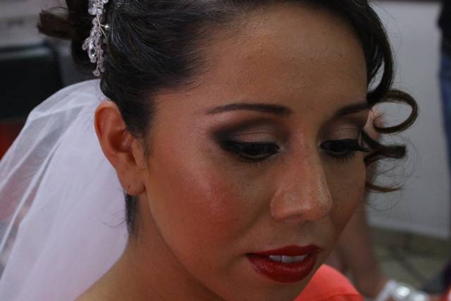 Maquillaje y peinado de novia