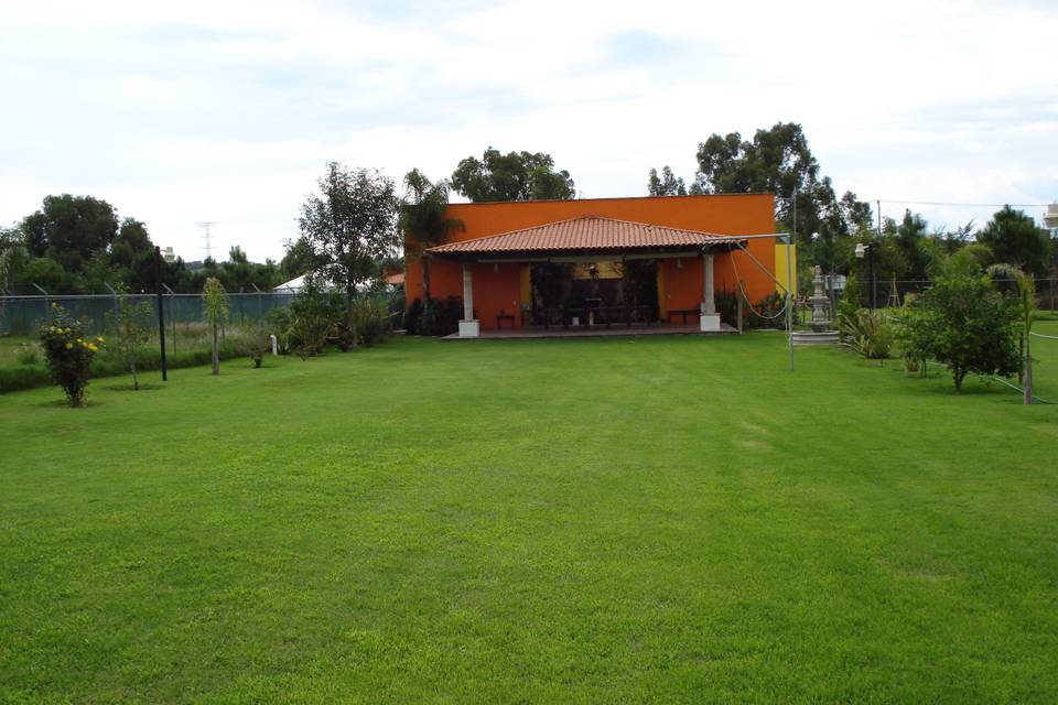 Amplio jardín