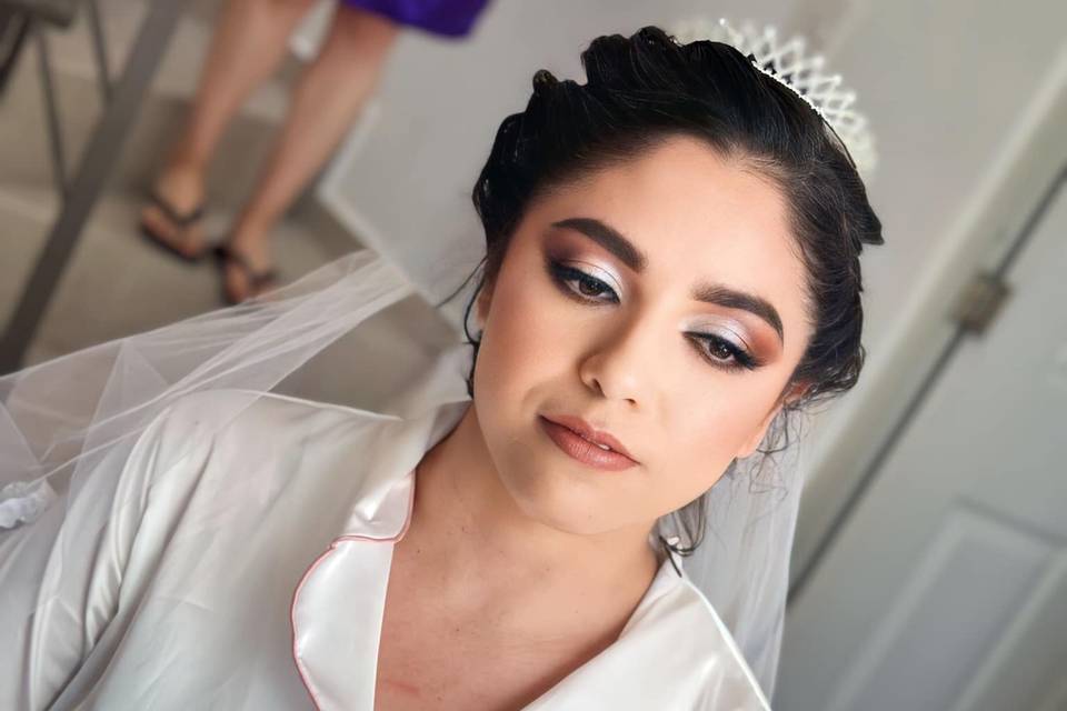 Novia con cabello recogido