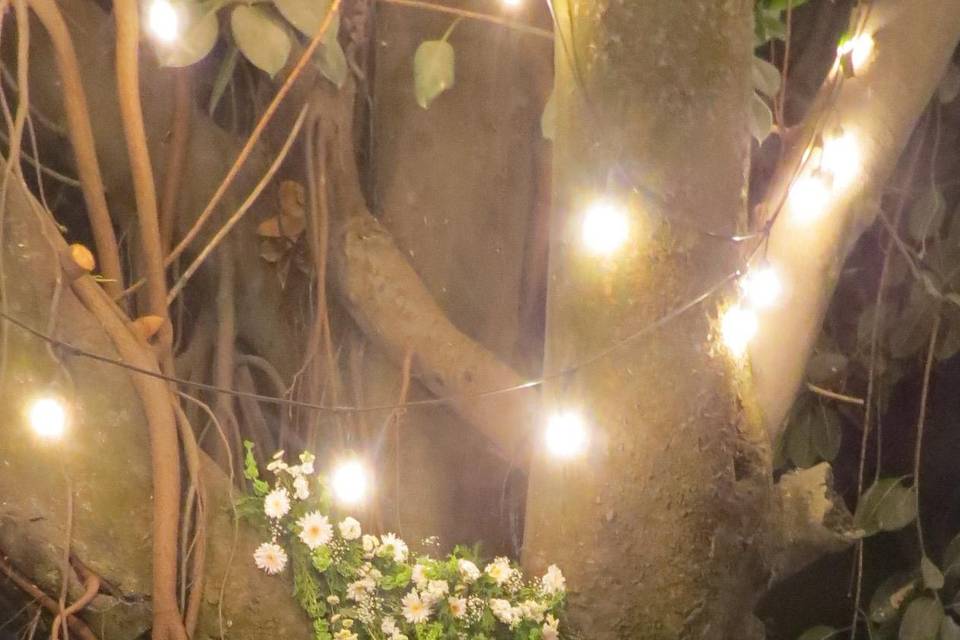 Hule con cascada floral