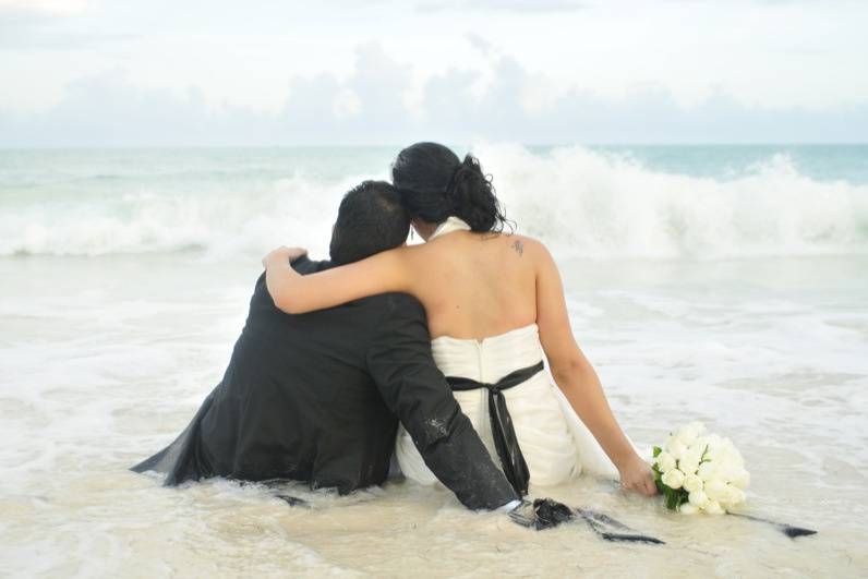 Novios en la playa