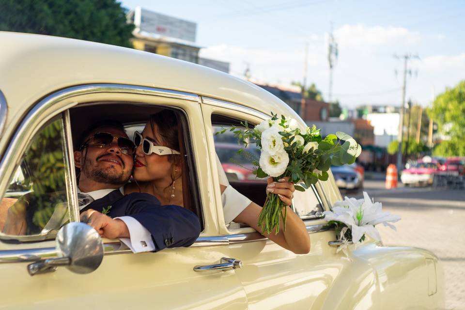 Beso en el carro