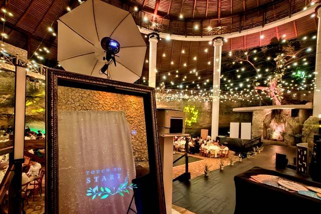 Wedding photo booth experience